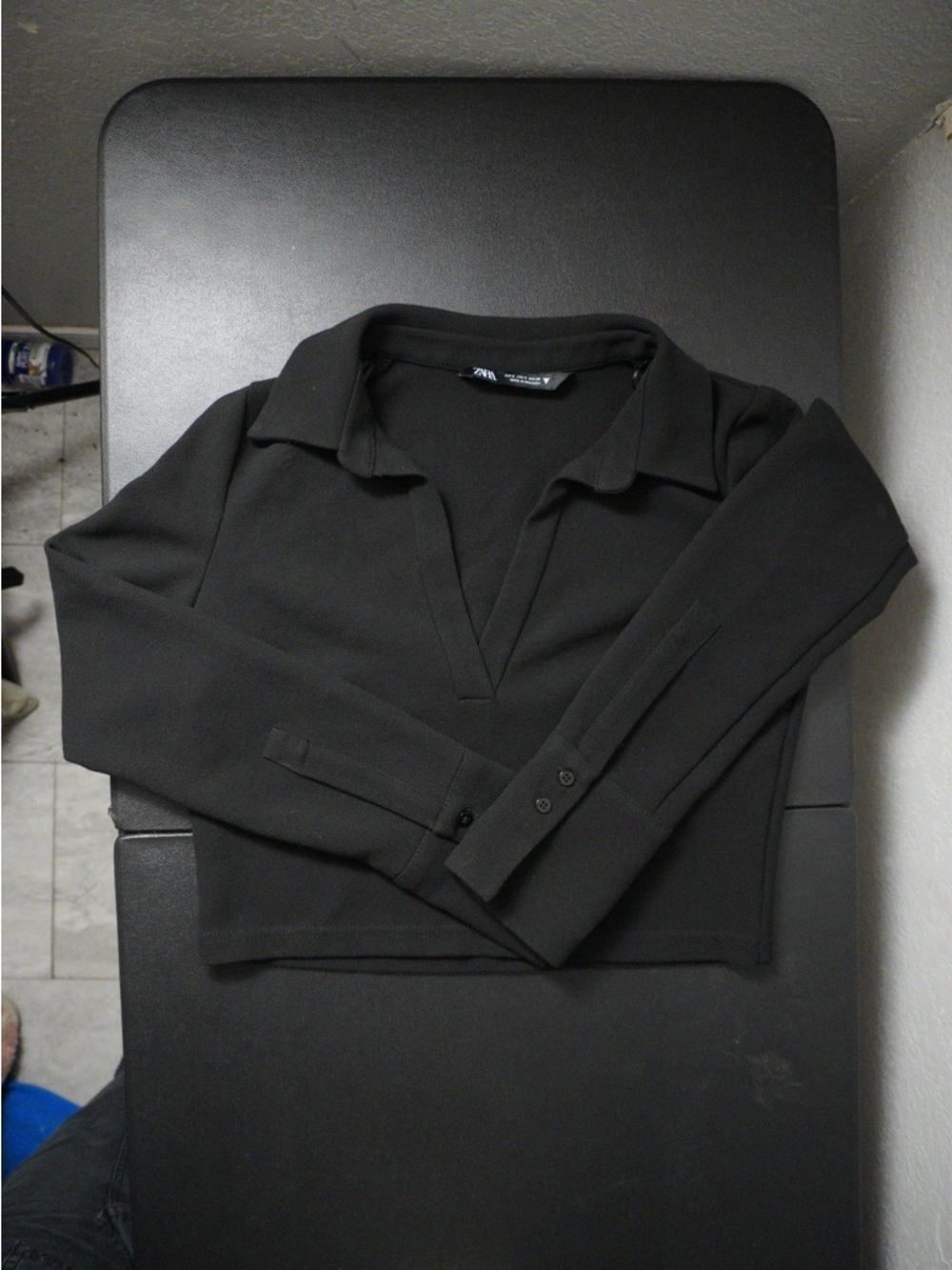 Zara Black Long-Sleeve V-Neck Crop Top